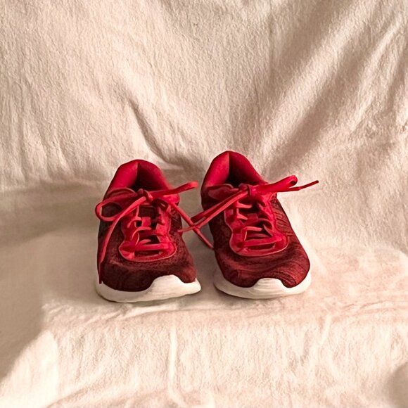 Nike Tanjun University Red/Black Lace-Up Athletic Shoes - Picture 2 of 11